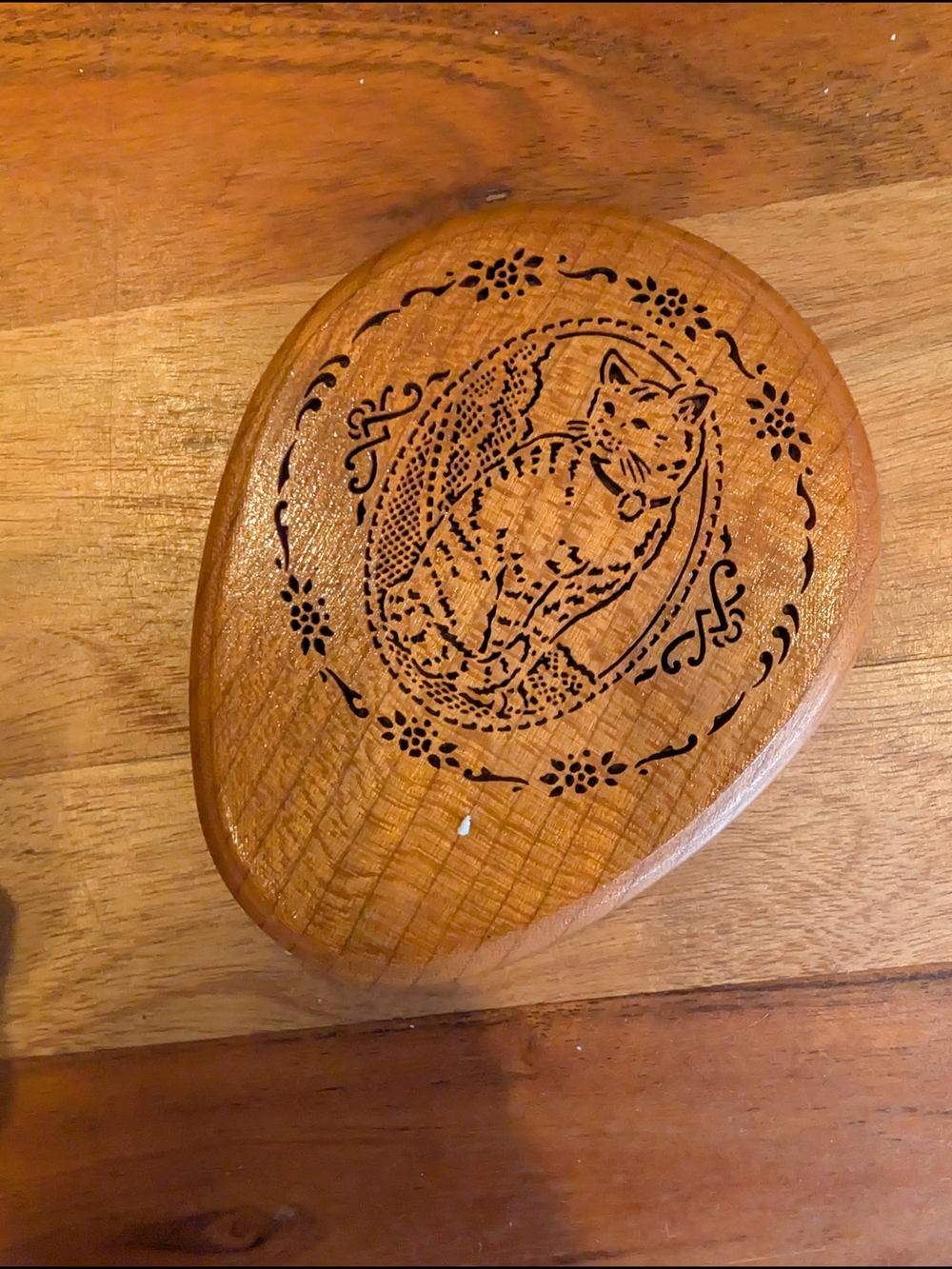 RARE vintage Cat Engraved Handheld Pocket Mirror